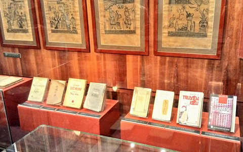  Gian trưng bày Truyện Kiều và một số bản dịch.