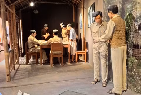 Tái hiện cảnh ở chiến khu Việt Bắc.