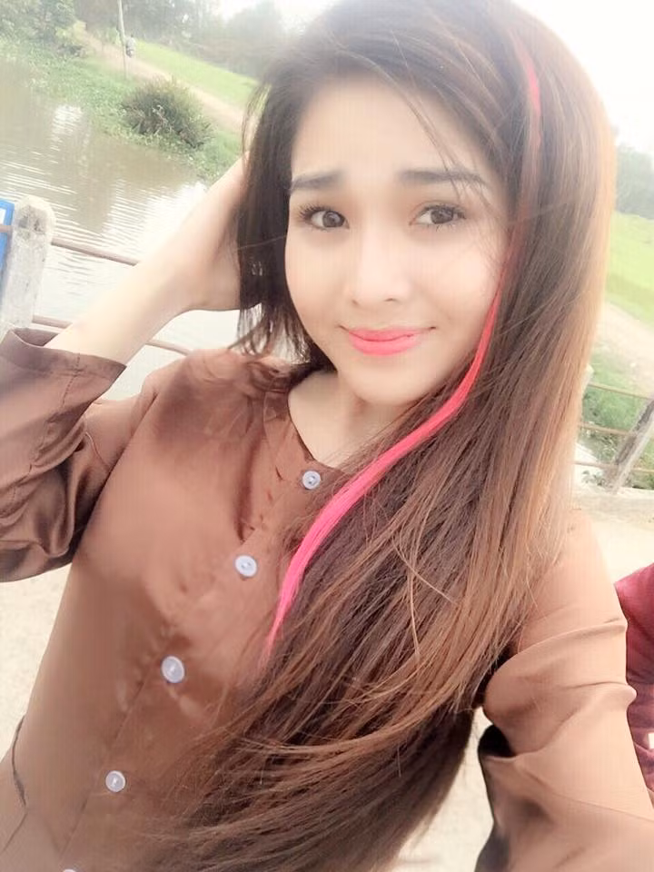 Dù không giống Ngọc Trinh đến mức "như hai giọt nước" nhưng Kiều Ni cũng sở hữu đôi mắt to tròn, làn da trắng sáng, nụ cười duyên, gợi cảm như Ngọc Trinh.