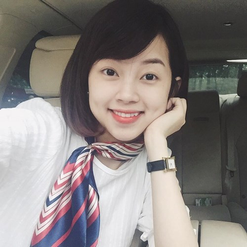 Tiếp đến một quãng thời gian khá im hơi lặng tiếng, Bảo Ly mới đây trở lại trong một hình ảnh hoàn toàn mới. Bảo Ly từ phong cách "rườm rà", "ngố tàu" của ngày nào, giờ đã trở thành một hot girl hiện đại, với phong cách ăn mặc giản dị nhưng vẫn toát lên vẻ thanh lịch, năng động.