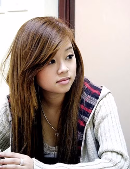 Ngoài diễn viên, Bảo Ly cũng từng xuất hiện trên truyền hình với vai trò MC. Cô nàng từng đảm nhận vai "Chị Ong Vàng", MC "10 vạn câu hỏi vì sao"... những chương trình chuyên dành cho các em nhỏ, phát sóng trên VTV.