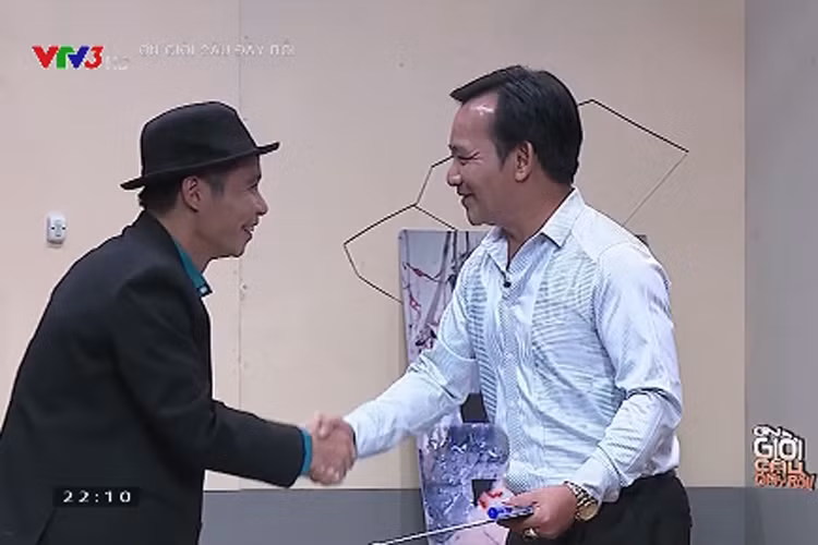 Còn nghệ sĩ Quang Tèo đóng vai kiến trúc sư. Anh bị trưởng phòng Công Lý thử thách tài thiết kế bằng việc vẽ tháp Eiffel.