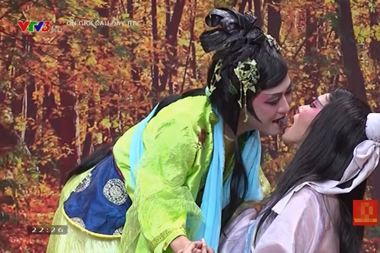 Sau khi được Xuân Lan băng bó vết thương, Trường Giang “làm khó” nữ siêu mẫu với nhiều tình huống thử thách khi cả hai đóng vai cặp tình nhân.