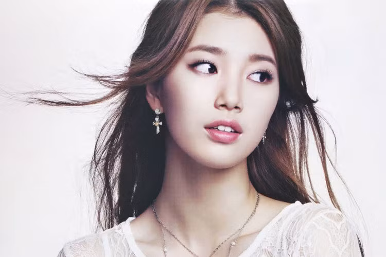 Vào ngày 1/11, kết quả cuộc bỏ phiếu chọn ca sĩ đóng phim hay nhất đã được công bố. Hơn 40 chuyên gia hành đầu trong ngành công nghiệp phim ảnh Hàn Quốc tham gia bầu chọn. Theo đó, ở hạng mục nữ ca sĩ đóng phim hay nhất, ca sĩ Suzy (Miss A) giành chiến thắng với 51 điểm.