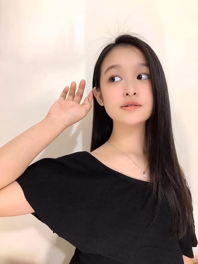 Dù Bảo Ngọc bận rộn chạy show nhưng cô bé vẫn chăm chỉ update trang fanpage của mình.