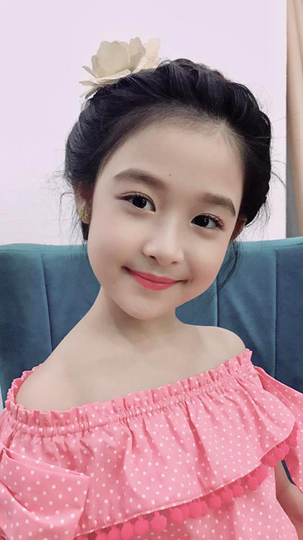 Đẹp ngay từ khi còn bé nên Bảo Ngọc được mệnh danh là Tiểu hoa khôi Tây Đô.