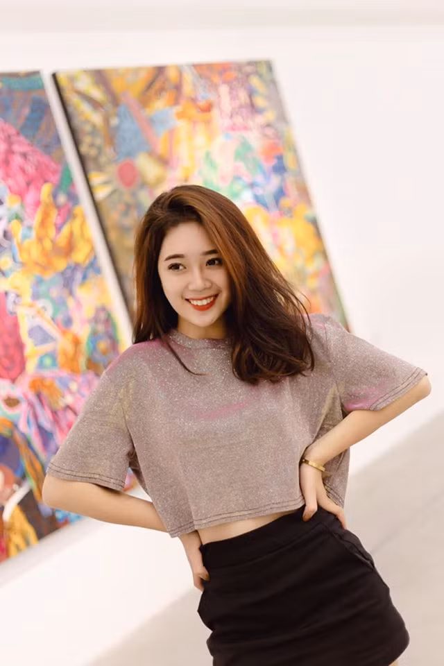 Nữ sinh sở hữu nhan sắc xinh đẹp, phong cách cá tính, năng động, trẻ trung