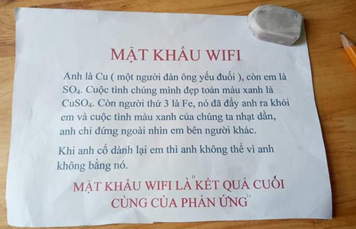 Đây vừa là bài toán, vừa là những câu ngôn tình hóc búa để những ai xin mật khẩu Wifi đỡ ức chế hơn. Chỉ một thời gian ngắn sau khi đăng tải trên MXH, chiếc mật khẩu bá đạo này đã thu hút được rất nhiều sự chú ý của cư dân mạng.
