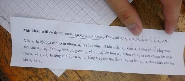 Bức ảnh mật khẩu wifi "hại não" được cô giáo cung cấp lan truyền rộng khắp MXH khá lâu, kết quả là nhiều học sinh thà tự bật 3G hoặc không nghĩ đến chuyện vào mạng hơn là cố gắng ngồi giải.