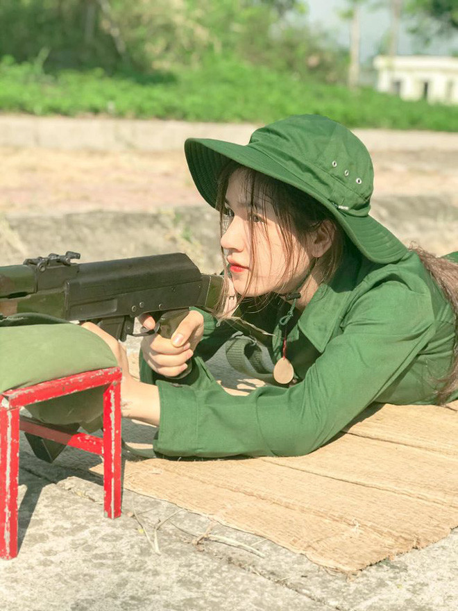  Hot girl 10x khá bất ngờ khi những khoảnh khắc này được chia sẻ trên một số diễn đàn mạng và nhận về lời khen.