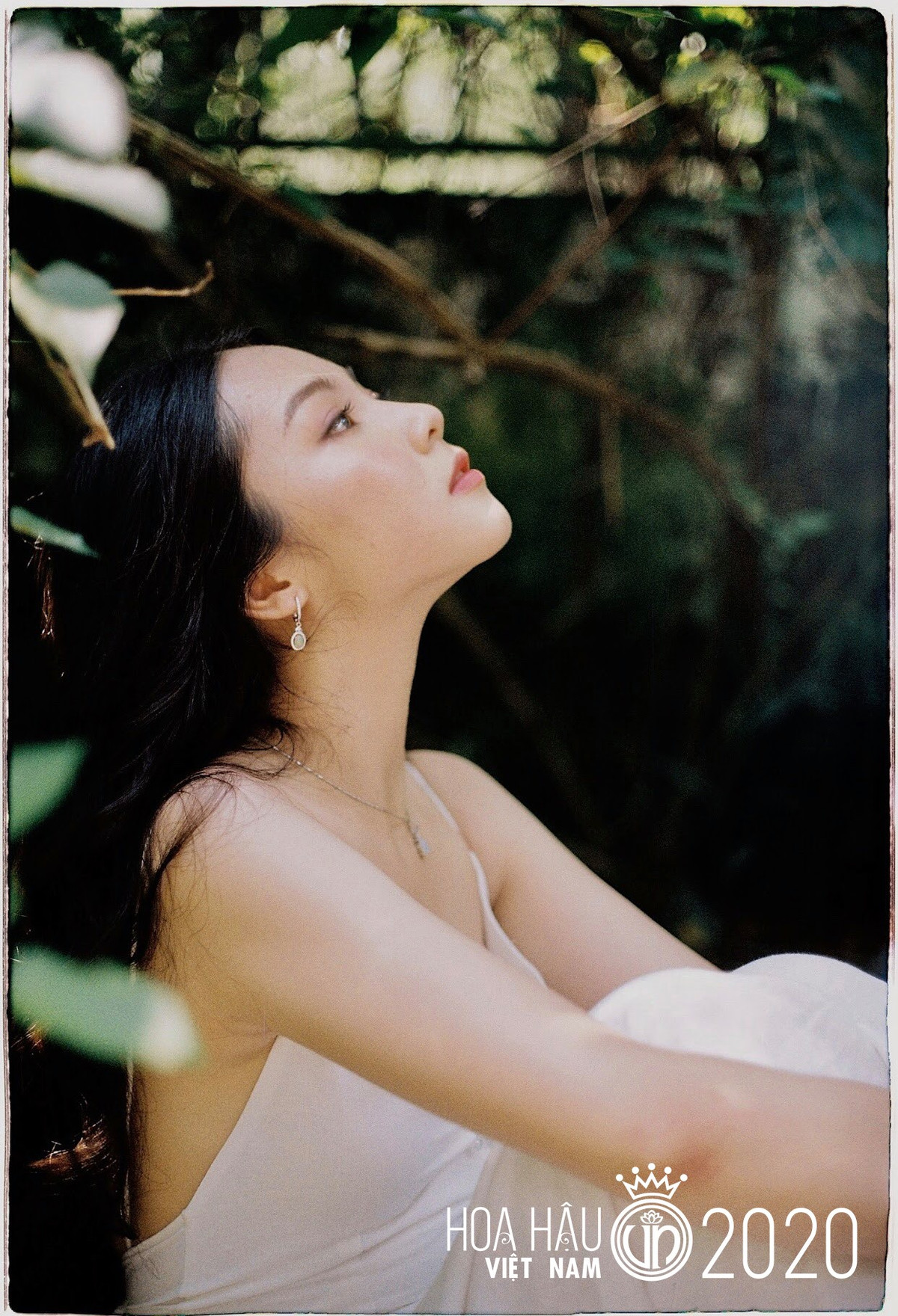 Hay người đẹp Lâm Hà Thủy Tiên, sinh năm 2000 cũng là cái tên nổi trội của dàn thí sinh 10x. Cô gái này không phải gương mặt xa lạ với giới trẻ vì từng được chú ý qua loạt ảnh xinh đẹp trong đồng phục học sinh cách đây hai năm.