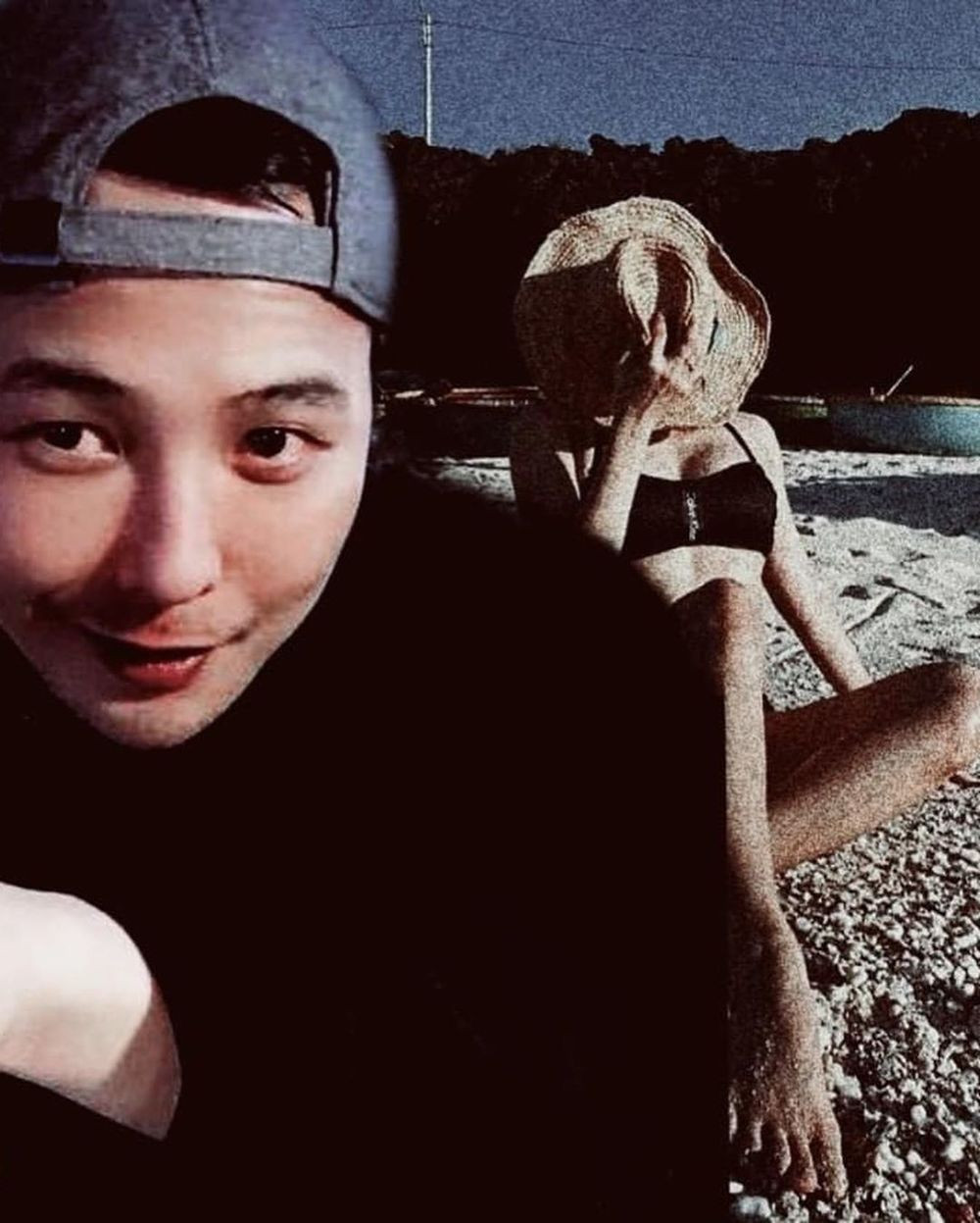 Cô nàng còn "cẩn thận" đăng hẳn 2 bức ảnh cho "chắc chắn".