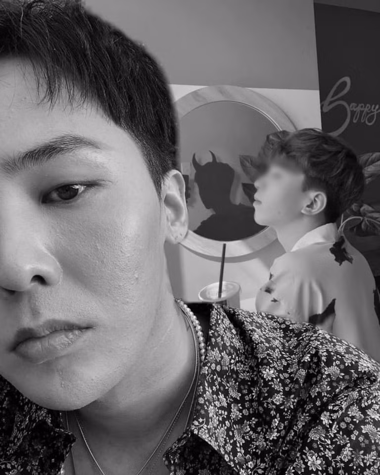 Anh nhìn máy thì mình soi gương vậy.