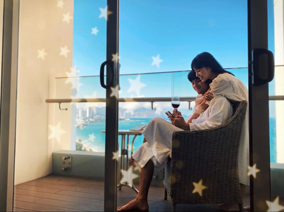 Mối tình giữa Pre và Trang Anna được công khai từ năm 2019 nhưng lúc xuất hiện trên chương trình "Người ấy là ai" mùa 3, hot boy Thái Lan mới thực sự nổi rần rần trên mạng xã hội.