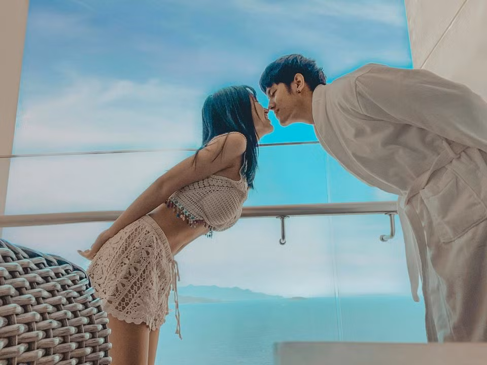 Điều khiến hot girl quê Hưng Yên xiêu lòng anh chàng người Thái là hành động ít chàng trai có thể làm được như chấp nhận từ bỏ sự nghiệp để ở bên bạn gái hay chấp nhận làm lại sự nghiệp từ đầu.