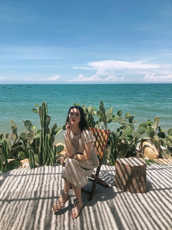 Cô gái 9x cho thấy khả năng lãnh đạo, hoàn thành tốt công việc và được thăng cấp lên vị trí tiếp viên trưởng khi mới 21 tuổi.