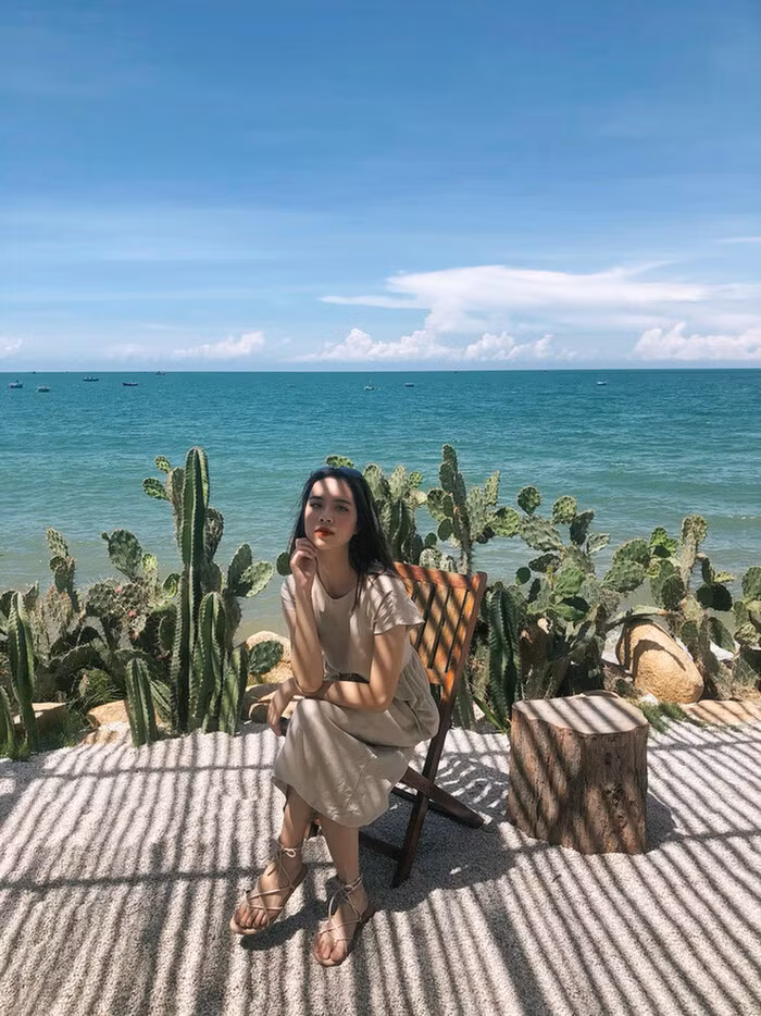 Cô gái 9x cho thấy khả năng lãnh đạo, hoàn thành tốt công việc và được thăng cấp lên vị trí tiếp viên trưởng khi mới 21 tuổi.