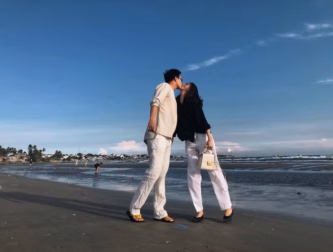 Công việc này giúp Khánh Linh gặp được nửa kia của mình là một phi công làm việc cùng hãng. Cặp đôi dự định sẽ về chung một nhà vào cuối năm nay.