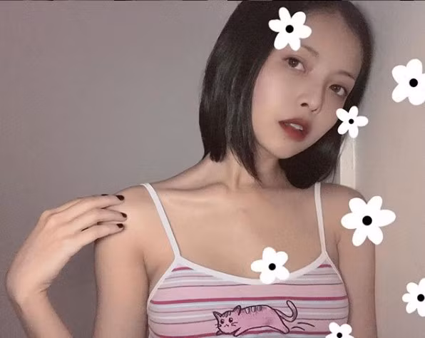 Thừa hưởng nét đẹp của mẹ là diễn viên, Yu Dương có khuôn mặt với các đường nét sắc sảo, đậm nét điện ảnh.