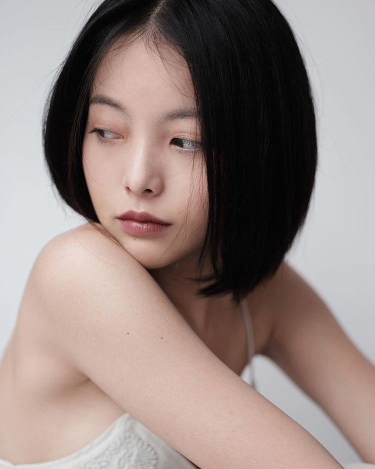 Không chỉ có tài năng diễn xuất, Yu Dương được nhiều bạn trẻ yêu mến vì vẻ ngoài xinh xắn, cá tính. Phong cách thời trang của hot girl này được đánh giá là rất ấn tượng.