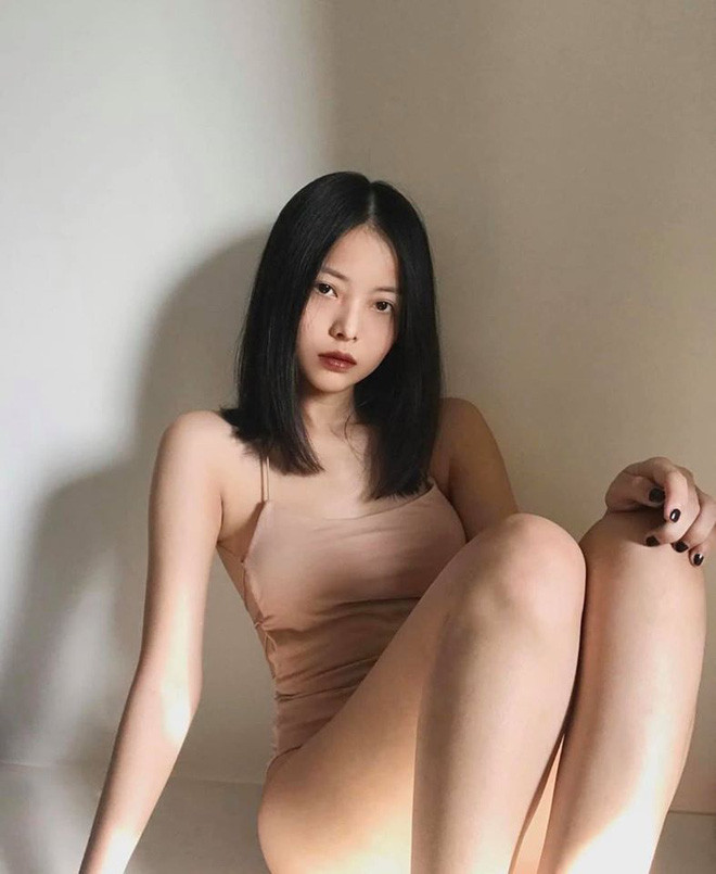 Sau khi nổi tiếng, Yu Dương bất ngờ "mất tích" và không tham gia bất cứ hoạt động nghệ thuật nào. Cho tới gần đây, hot girl 9X này quay trở lại và cùng lúc góp mặt trong hai dự án điện ảnh mới là "Thang máy" (phim kinh dị của đạo diễn Peter Mourougaya) và "Bí mật của gió".