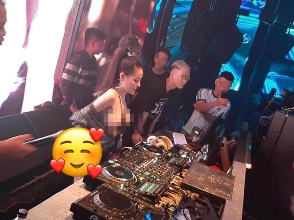 Hiện tại, vụ việc nhận được nhiều chú ý của mọi người cho dù "hot girl thị phi" xưa nay quen với lối ăn mặc mát mẻ, hở hang hết cỡ. Ảnh: FBNV Mời quý độc giả đón xem thêm video “Hot girl thị phi” trở thành tỷ phú trẻ nhất thế giới - Nguồn: KÊNH VTC14