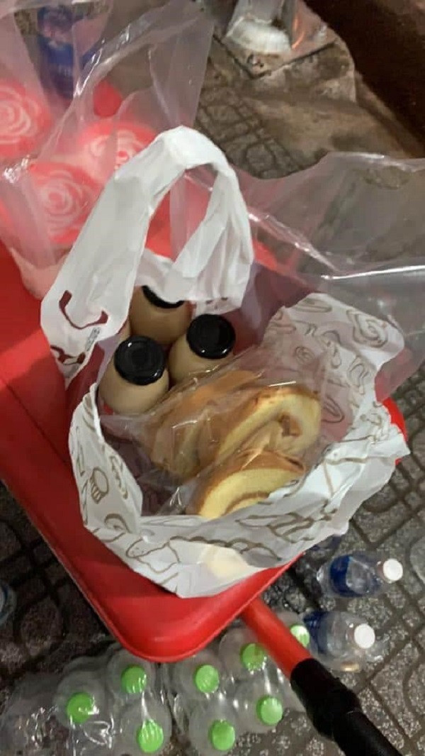 Am long mon qua nguoi dan Da Nang “tiep suc” chien si chong dich-Hinh-3