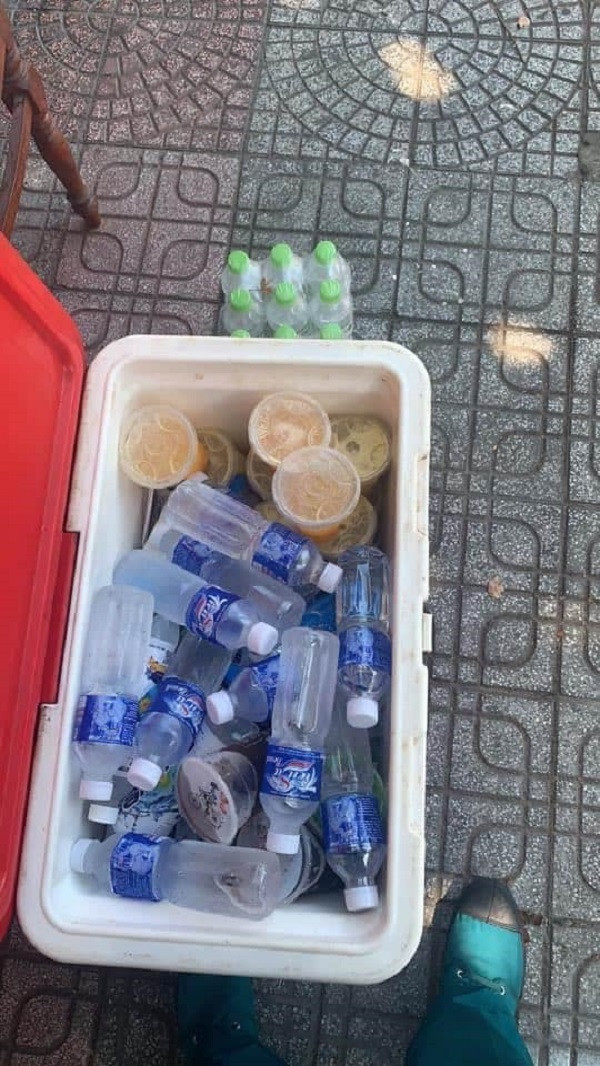 Am long mon qua nguoi dan Da Nang “tiep suc” chien si chong dich-Hinh-2