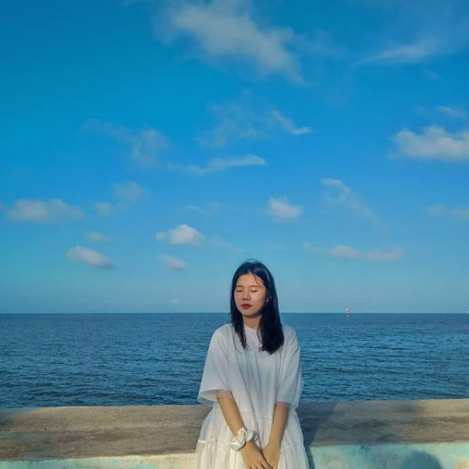 Khánh Linh hiện đang tập trung toàn lực cho kỳ thi đại học sắp tới. Mục tiêu của cô bạn là thi vào trường Đại học Kinh tế Quốc dân hoặc ĐH Ngoại thương.