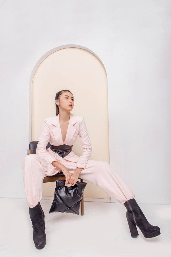 Nhan sắc đời thường, ít son phấn của Ngọc Thảo khiến dân tình phải trầm trồ.