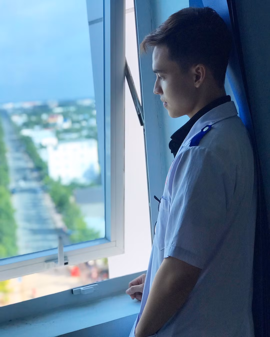 Hiện tại, cậu bạn đã tốt nghiệp hệ chính quy ngành Y đa khoa như ước mơ từ bé của cậu. Trước đó, Duy Nguyễn được xét tuyển thẳng vào trường Y với thành tích 3 năm cấp III đều đạt học sinh giỏi.