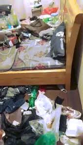 Một cảnh tượng căn phòng trọ như bãi rác tại Hà Nội mới đây được lan truyền trên mạng xã hội khiến dân tình "chết khiếp" bởi vì quá bừa bộn và bẩn thỉu. Được biết, đây là nơi ở của một nữ sinh.