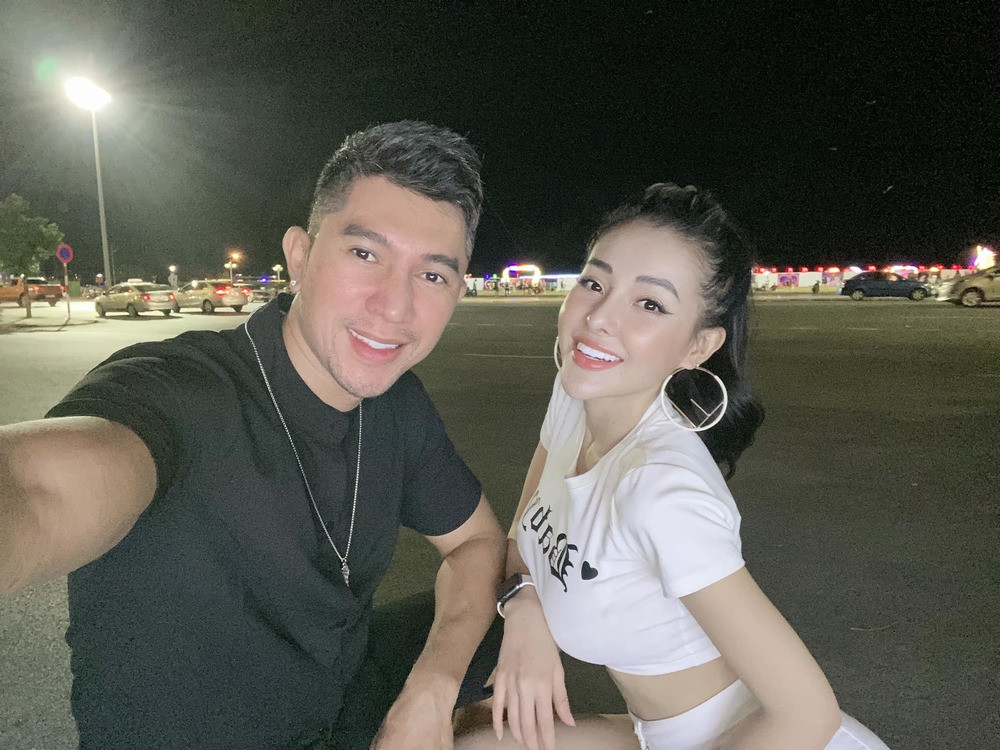 Ngoài ra, Ngân 98 không bận tâm đến những lời chỉ trích đó, theo cô đây là động lực để cô phấn đấu, càng chê cô càng vui. Cô chỉ quan tâm đến những người yêu thương mình mà thôi.