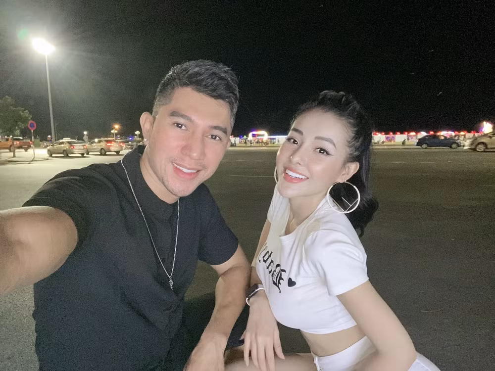 Ngoài ra, Ngân 98 không bận tâm đến những lời chỉ trích đó, theo cô đây là động lực để cô phấn đấu, càng chê cô càng vui. Cô chỉ quan tâm đến những người yêu thương mình mà thôi.