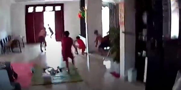 Ca nha nhao nhao bo chay khi dong dat rung lac manh o Moc Chau