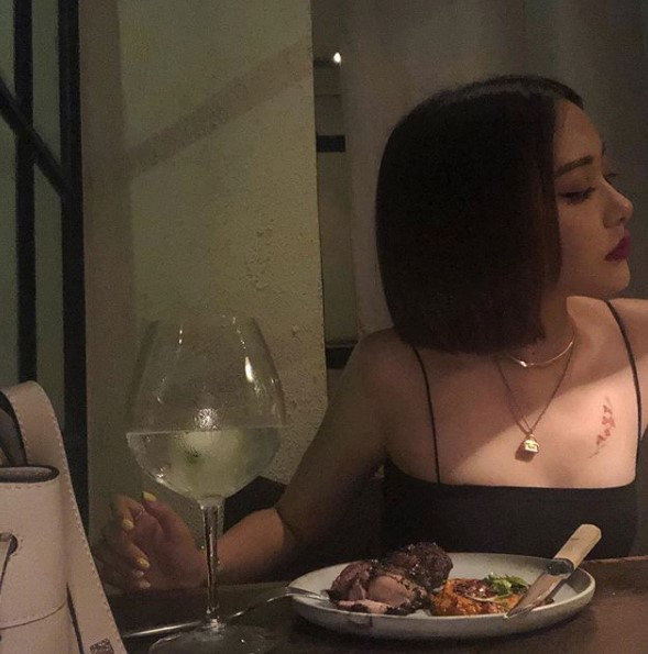 27 tuổi, xinh đẹp, có gần 50 ngàn người theo dõi trên Instagram ThùyAnh khiến nhiều người ngưỡng mộ khi sinh ra đã "ở vạch đích".