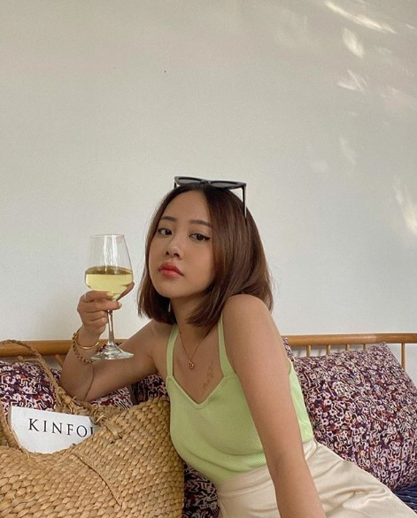 Được biết, hot girl 9x này còn đang sở hữu một thương hiệu thời trang.