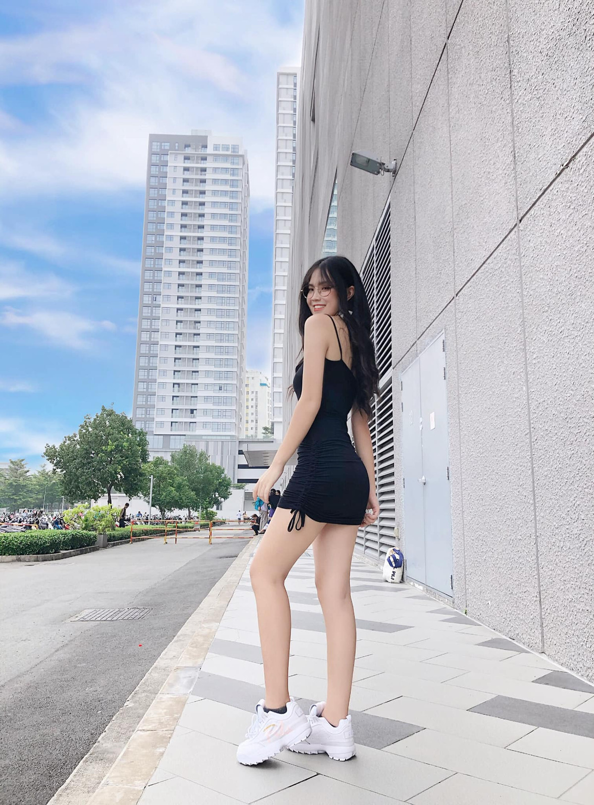 Mỗi bức ảnh mà Hân đăng tải đều khiến dân mạng xuýt xoa với body S-line cực phẩm cùng chiều cao lý tưởng.