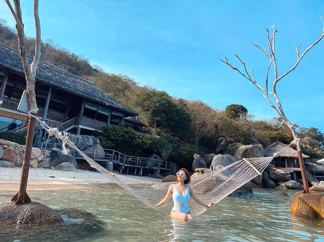 Trước đó, khi tên tuổi đang được chú ý, Trâm Anh gặp biến cố khá lớn và phải tạm dừng sự nghiệp một thời gian dài. Từ đó, cô rút khỏi mọi hoạt động showbiz và trở về ở ẩn bấy lâu nay.