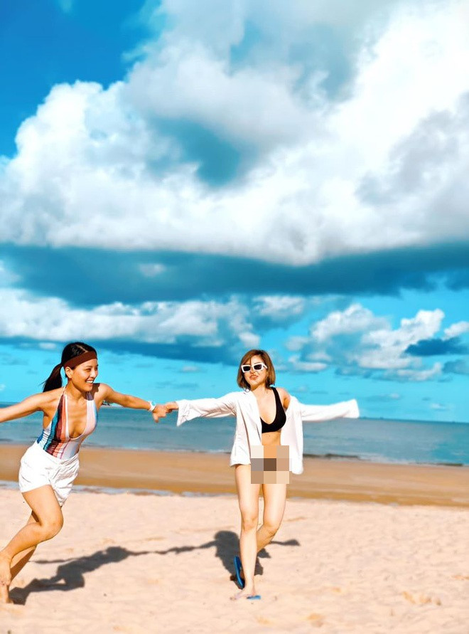 Bên cạnh những lời động viên, hot girl 24 tuổi tìm lại được sự lạc quan, vui vẻ trong cuộc sống sau hơn một năm scandal lộ clip xảy ra. Thậm chí, dân mạng còn dành lời khen ngợi về vóc dáng săn chắc, thon thả của cô nàng.