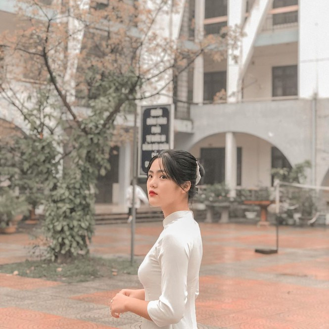 Được biết, hiện tại Minh Ngọc đã có bạn trai, tình yêu tuổi 17 là mối tình đẹp và đáng nhớ nhất trong tuổi thanh xuân đối với nữ sinh này. Mời quý độc giả đón xem thêm video Nữ sinh Nghệ An nói nhiều thứ tiếng - Nguồn: KÊNH VTC1