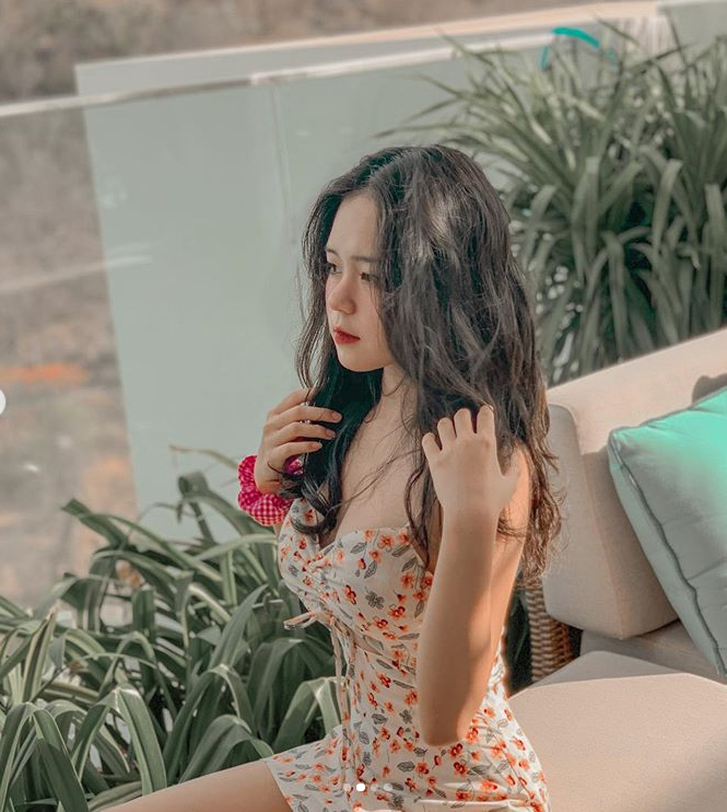 Nhiều dân mạng nhận xét rằng, vóc dáng của Khánh Linh phải thuộc hàng hàng các thiếu nữ 9X.