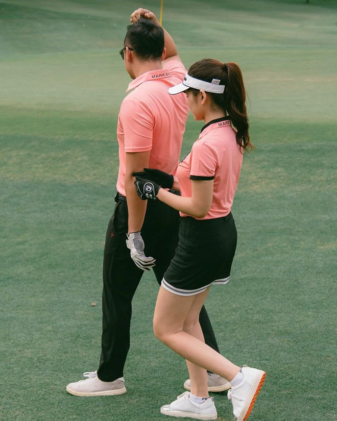 Thu Hoài - Hoàng Nam đã khiến cả cộng đồng mạng phải phát ghen lên vì gần như họ quá hoàn hảo. Nếu như nữ MC là một cô gái xinh đẹp, nóng bỏng, giỏi giang thì bạn trai của đời cô cũng là 1 CEO đẹp trai, có tầm.