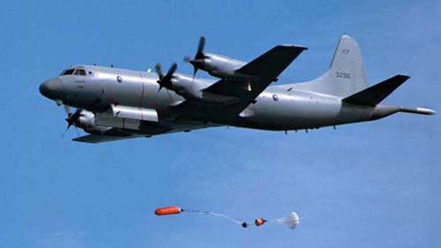 Thiết bị này dễ bị nhiễu động nên nó được đặt ở phần đuôi máy bay, cách xa các thiết bị khác.