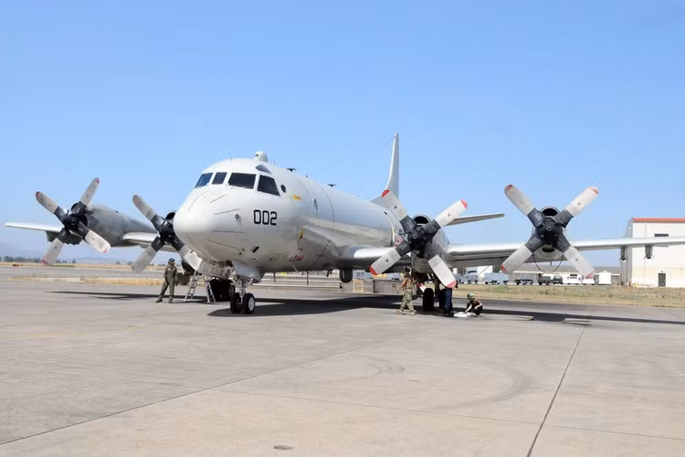 Ngoài ra, P-3C Orion còn được trang bị hệ thống tác chiến điện tử AN/ALQ-78, giúp phát hiện, đánh chặn và định vị tín hiệu của đối phương.