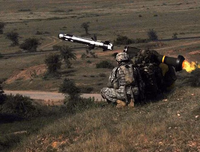 Cơ chế dẫn đường chính xác cùng khả năng tấn công "đột nóc" độc đáo khiến Javelin là siêu tên lửa diệt tăng không đối thủ hiện nay.