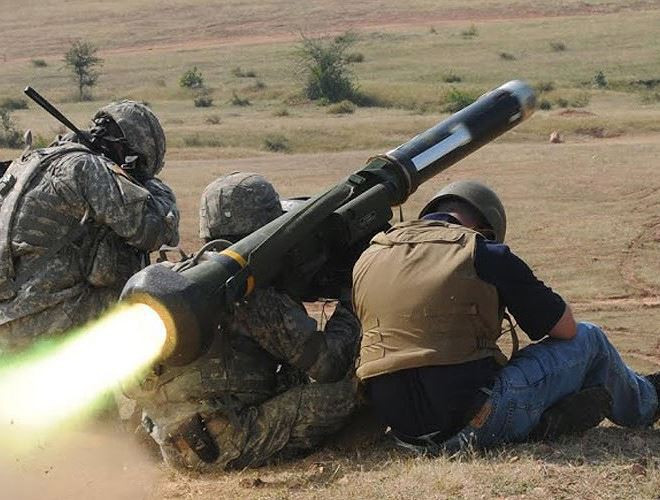 Nhiều chuyên gia quân sự cho rằng, với tính năng chiến đấu đỉnh cao của mình, Javelin có thể hạ gục ngay cả xe tăng T-90 của Nga một cách dễ dàng.