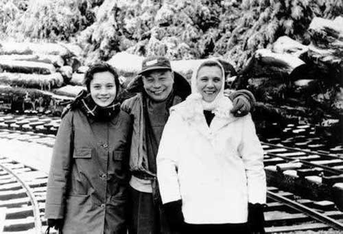 Tưởng Phương Lương, Tưởng Kinh Quốc, Tưởng Hiếu Chương (con gái của hai người).