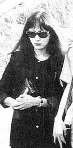 Người vợ đầu của Tưởng Hiếu Võ (con trai của Tưởng Kinh Quốc, cháu nội của Tưởng Giới Thạch) - Uông Trường Thi.