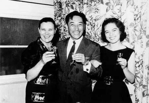 Tưởng Hiếu Chương (phải) - con gái duy nhất của Tưởng Kinh Quốc và Tưởng Phương Lương.